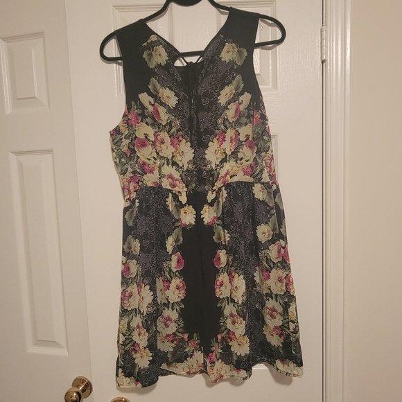 $10 Clean Out Sale - Picture 3 of 4